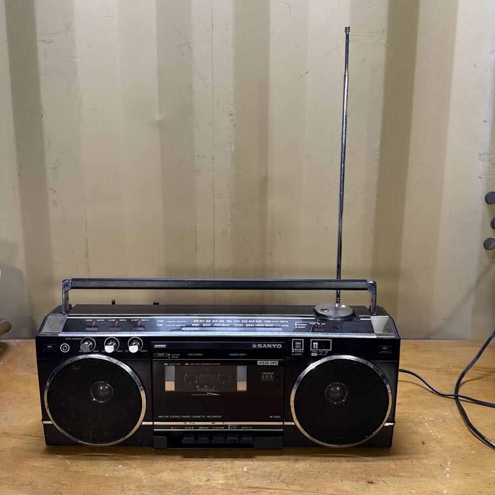 Vintage SANYO AM/FM stereo radio cassette player M7300 boombox Tested